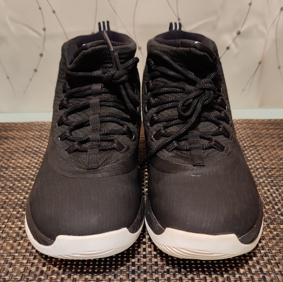 Jordan Fly 2 - Picture 2 of 6